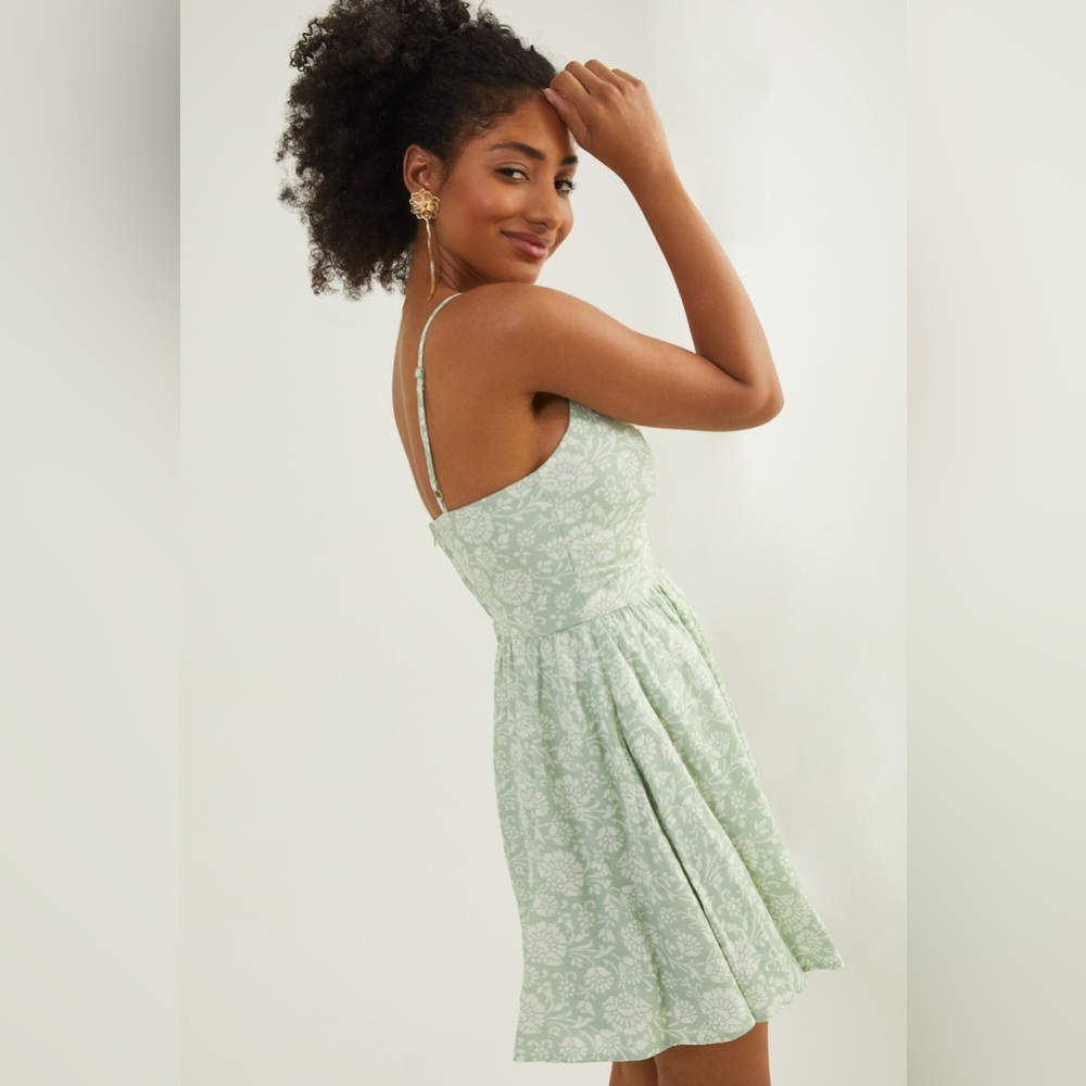 🌿 Altar’d State Mini Dress - Light Green Floral - Adjustable Straps - Pockets